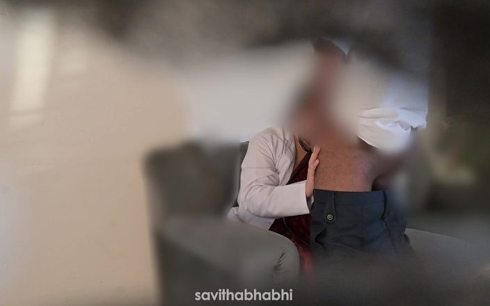 savithabhabhi: La signora dottore succhia il cazzo del paziente in ospedale