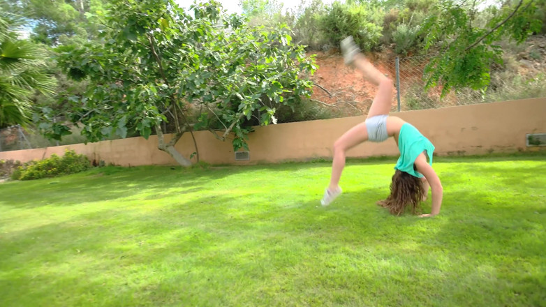 Toy Sluts: Pretty brunette teen masturbating in the backyard