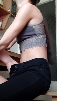 Medan vår styvmor förberedde frukost hade vi riskabelt sex bakom henne