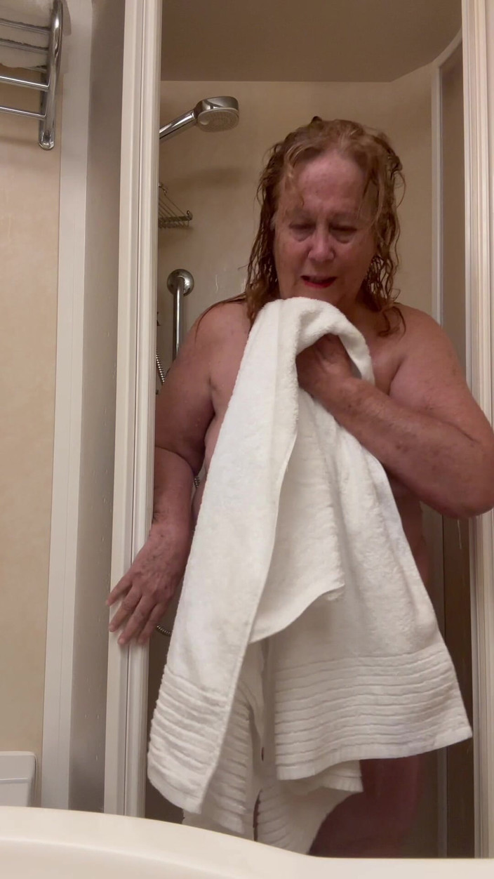 Big Ass 4 U: Vòi hoa sen bubbly