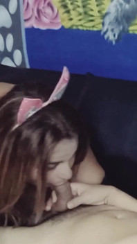 Gatinho recebe leite fodendo em 4