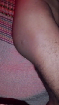 Sexy zwarte man met ondergoed kreunt, praat vies totdat ze hard klaarkomt, sterk orgasme