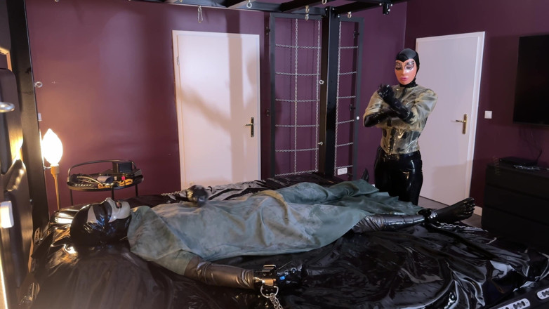 Rubber pervs: Ava 恋物艺术与乳胶层次 第一/二部分