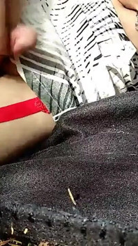 Handjob kering banci: melancap elektrograd di luar