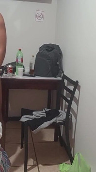 Mein Stiefbruder hält mich für einen harten Welpen, der mich macht
