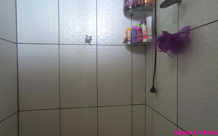 Sophie HelenAss: Blonde Ass and Busty Natual Rolls in the Bath and...