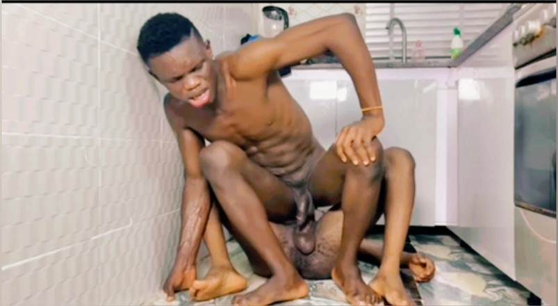 BlaqHandSomeGuy: Got Him and He Fucked Me in His Apartment