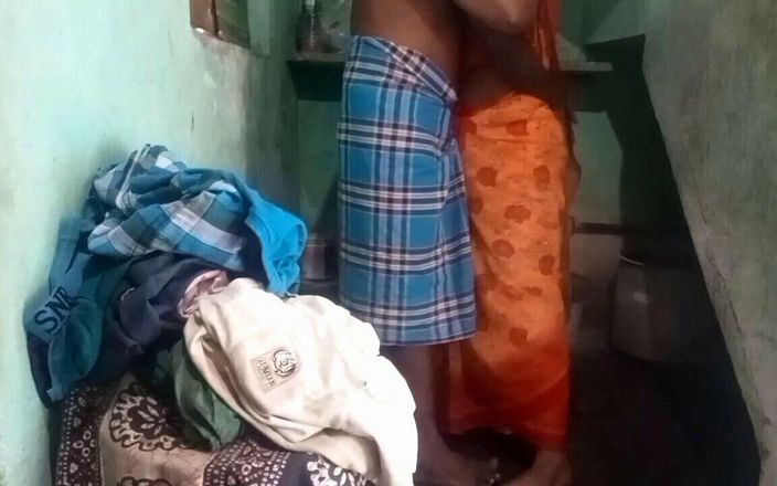 Priyanka priya: Тамільська тітонька Прія займається сексом у ванній кімнаті