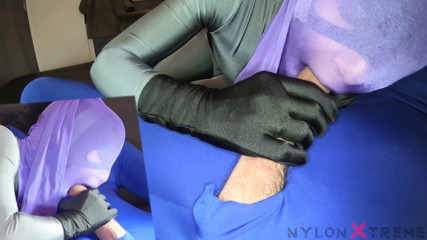 Nylon Xtreme: Katy avec la catwoman zentai taille une pipe en nylon