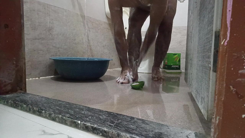 LovedSunsine1990: Io vado sempre nuda in bagno.