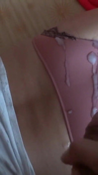 Éjaculations sur les culs de ma femme, de sa demi-sœur et de la servante