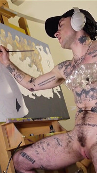 L'artista da donna a cornea XXX salta lavora a un dipinto mentre si fa sfondare la figa del suo ragazzo rosa da una macchina da scopata