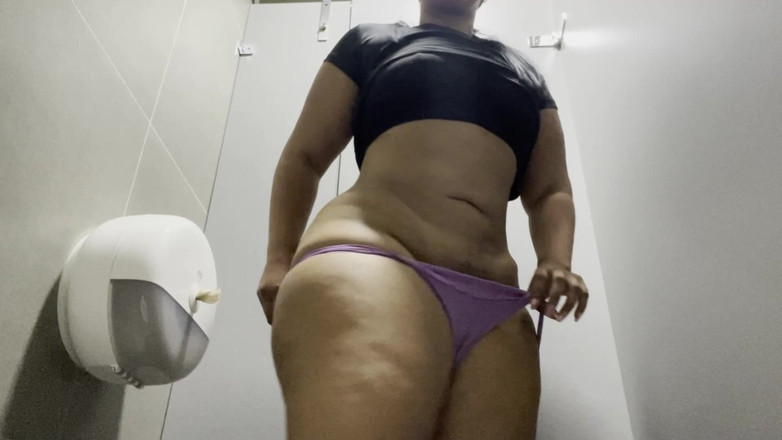 Katrina4deluxe: बाथ कैमरा गर्ल नर्स लैटिना