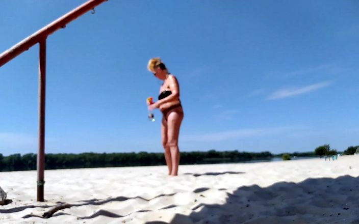 Lukerya: Gehen zum Strand durch den Park
