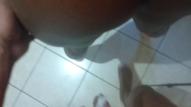 Izak: Me comí el coño de la morena atractiva a cuatro...