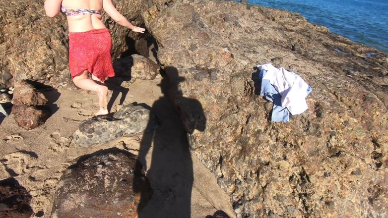 Erin Electra: Blonde tour guide blows tourist on the beach then fuck...