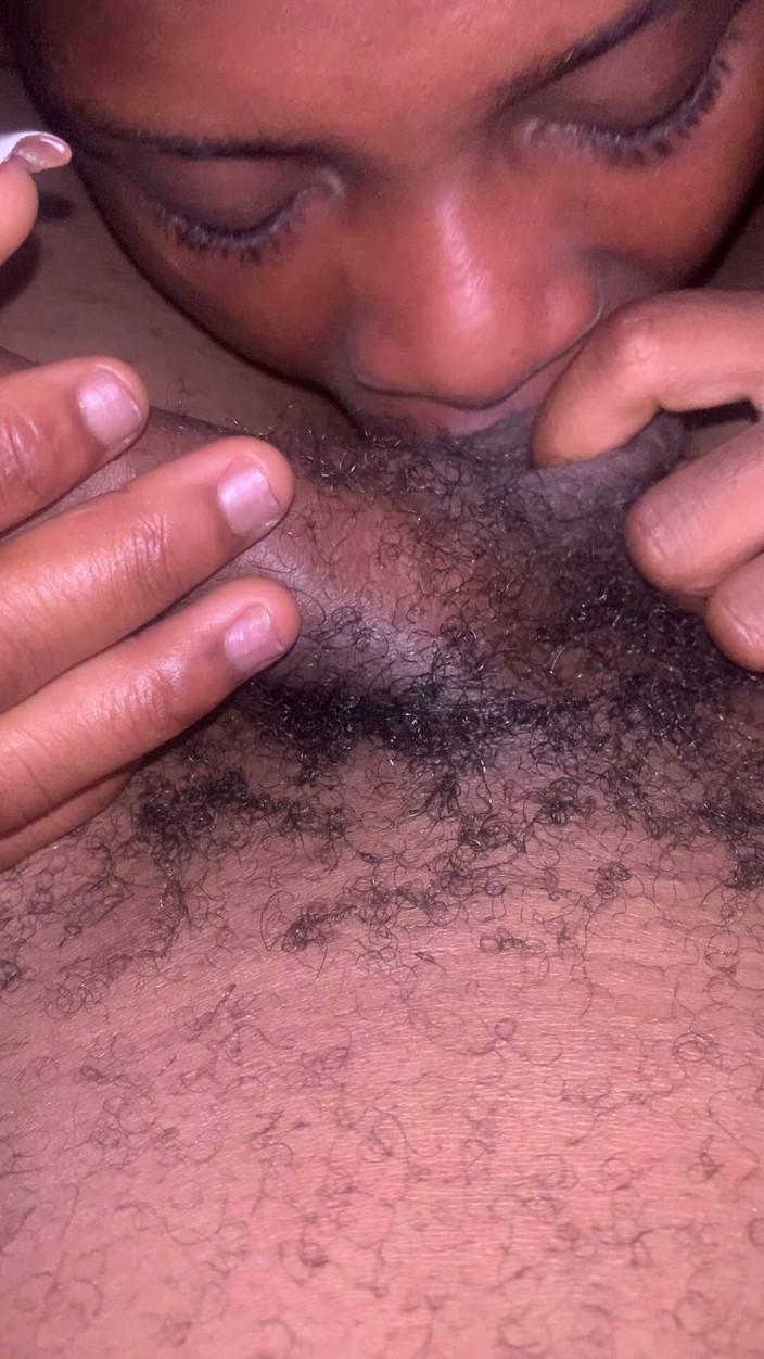 DivaHouz: Pembantu sange afrika nyepong kontolku di tengah malam!