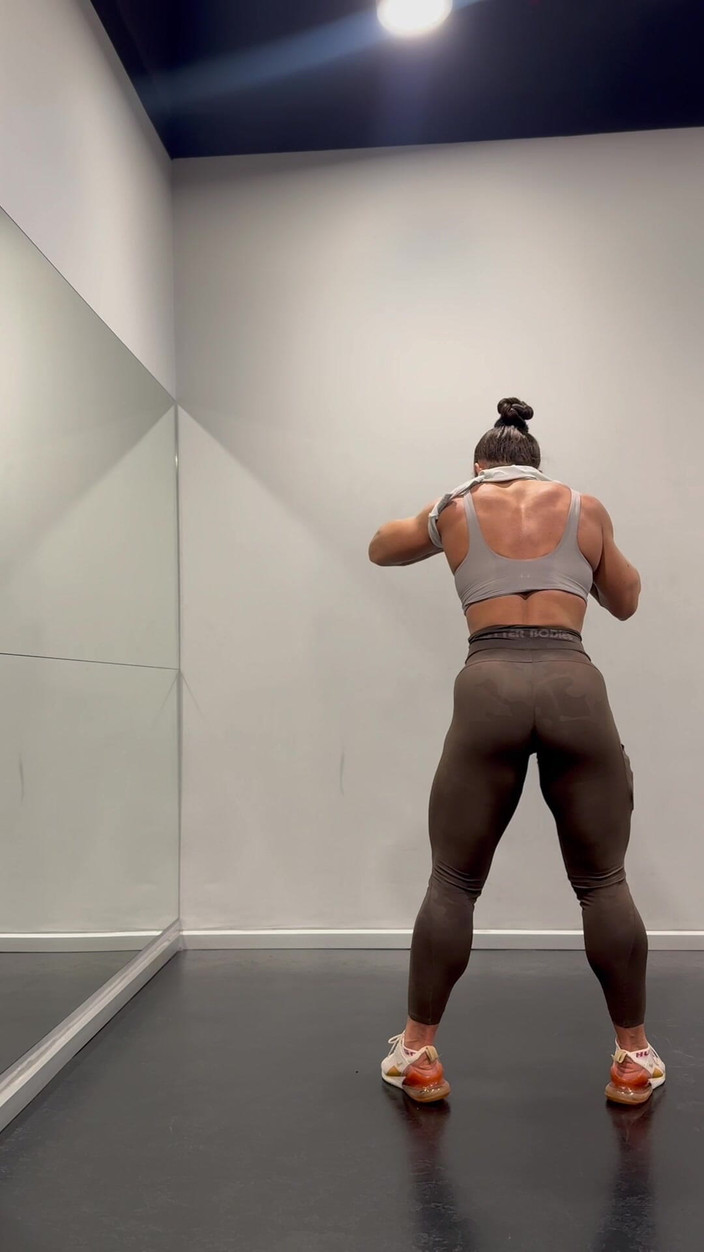 Alesyamuscledoll: 柔らかな線。厳しいルール。