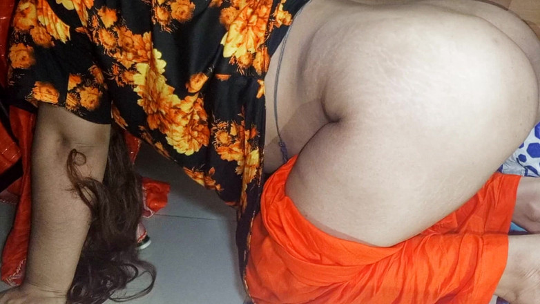 Dhaka studio: Üvey erkek kardeş üvey kız kardeşini yatakta sıkışırken sikiyor