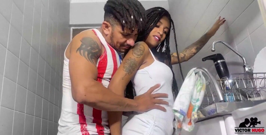 VictorHugo: Gifted Fucking Novinha's Ass