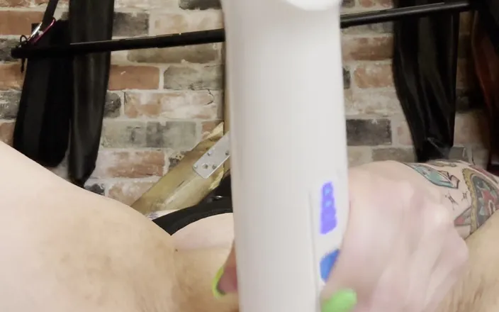 Slave Gigi: Fucking My Gaping Cunt with My Magic Wand