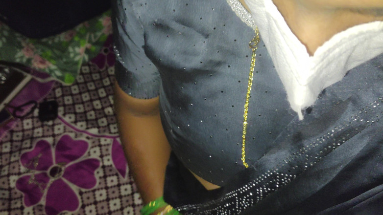 Lovely Dipti: Une bhabhi indienne sexy se fait baiser par son copain