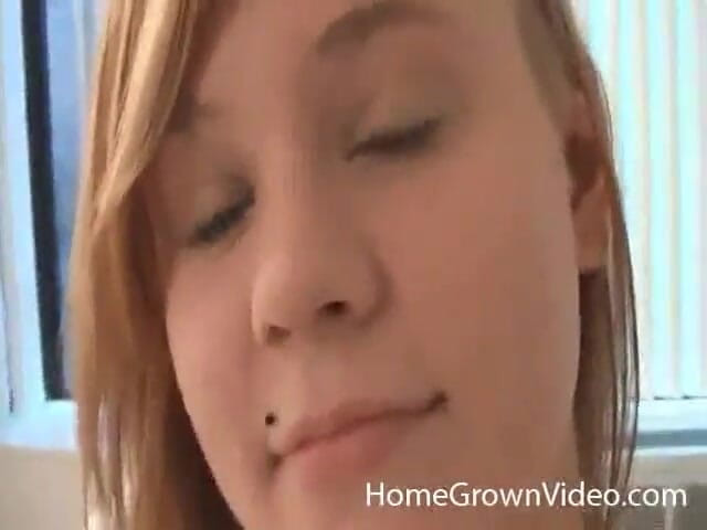 Homegrown Interracial: Ellie Mae prend une énorme bite noire