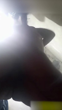Isteri Mallu dikongkek kekasih di rumah