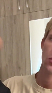 Část 1 Přítel Zkouší Velký Pohled Svého Nevlastního Bratra