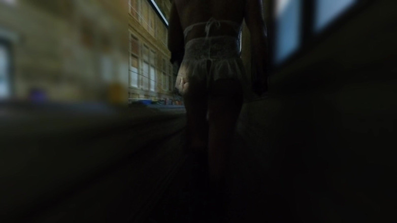 Asiansissypublic: Halkın içinde göt tıkacı ve döl fileli prezervatifle yürümek, birçok...