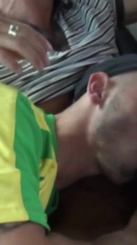 Valentni se fait baiser dans un jockstrap par Leo Helios
