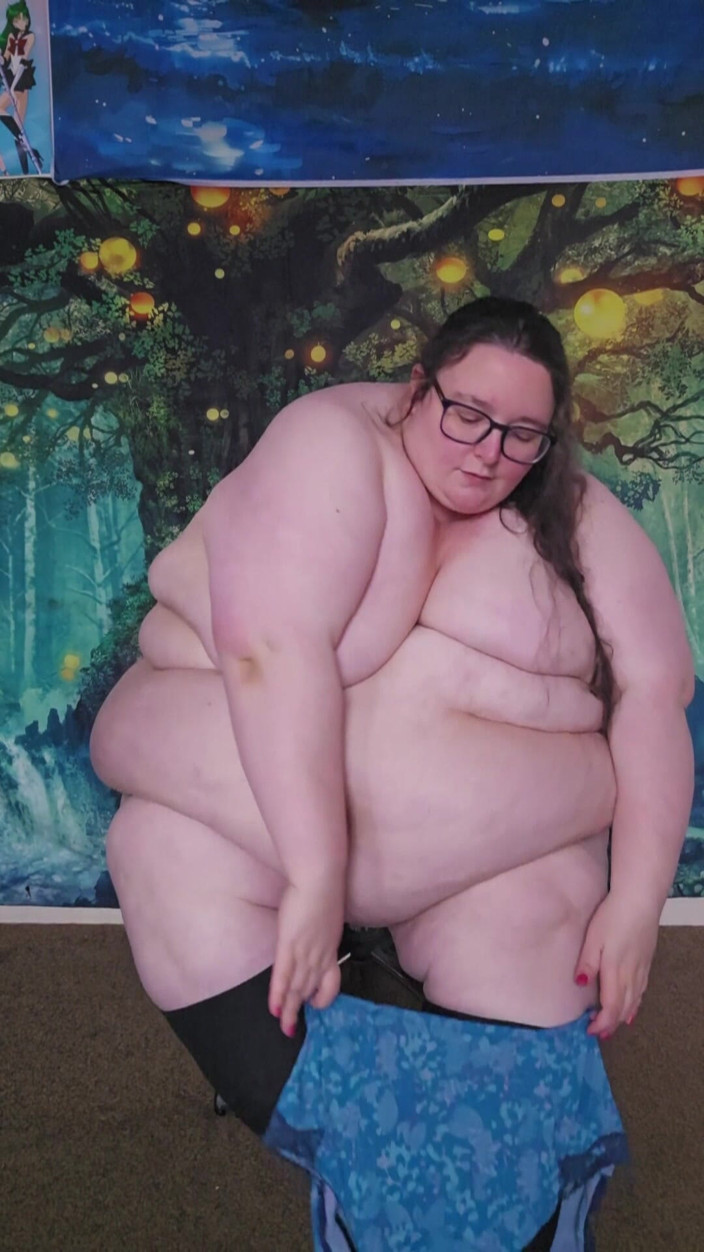 SSBBWLadyBrads: Cewek super semok ini memeknya setelah mandi