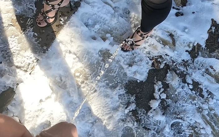 SimplySophie: PISS BLOW chcaní na strappy podpatky zoufalé Hotelmanager