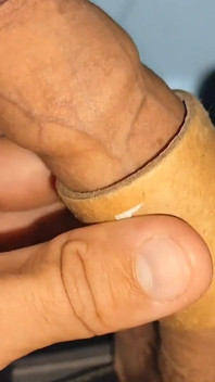 Cincin zakar melancap batang kedua dan tersangkut