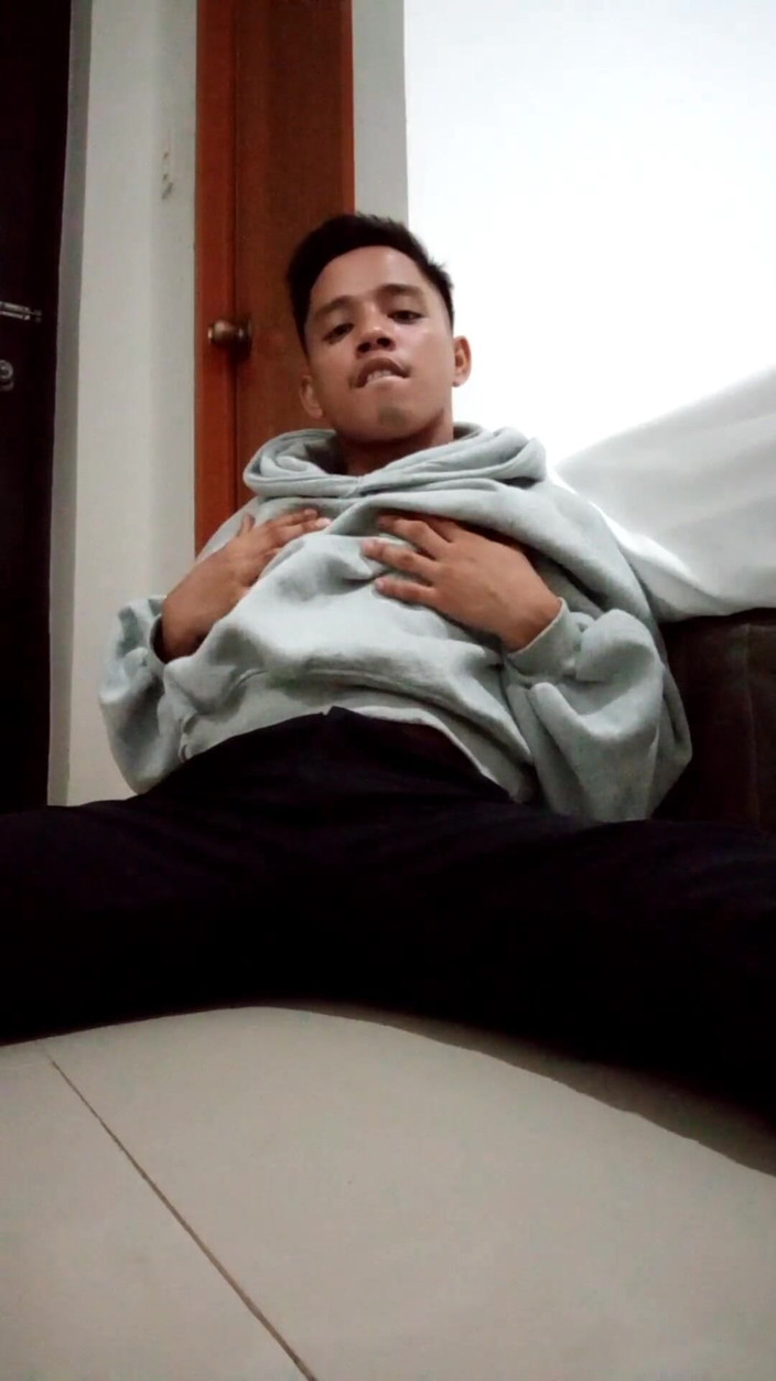 Rent A Gay Productions: 대물 자지를 자위하는 쩌는 섹시한 아시아 탑