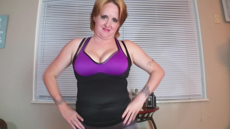 Kennedy Channing: Purple sportovní podprsenka Titjob posílá mrdku flyin