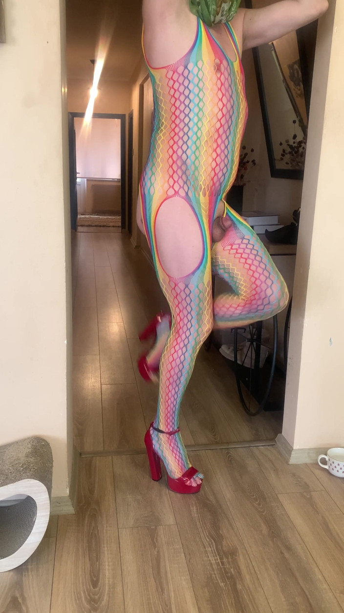 cd_aysemmm: 人妖与世界上最小的鸡巴，你会很惊讶