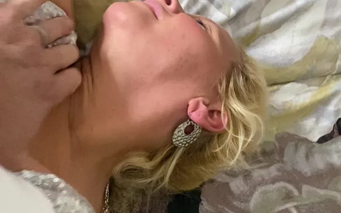Sexy play girl studio: Dirty MILF Gets Horny Before a Party