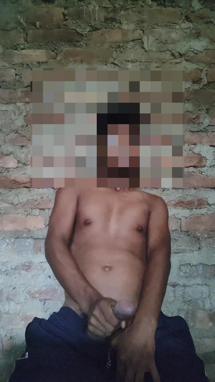 Assamesebodoboy: Masturbare cu efeminat acasă