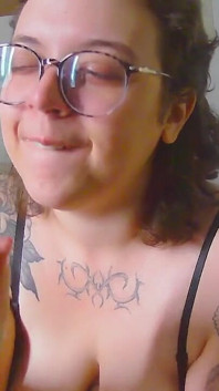 Sexy baculka zapomněla zapnout mikrofon;-; Přesto můžete ocenit její roztomilé sání obličeje a dávení