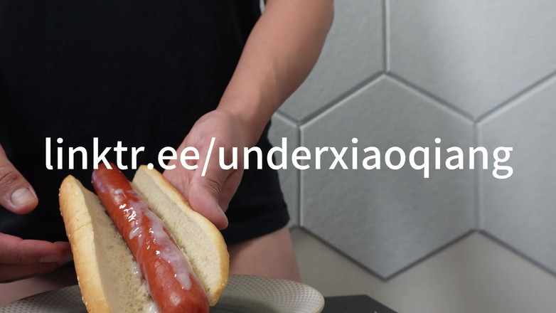 UnderXiaoQiang: Lízání mrdky naplněné hotdog Asmr