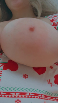 Posso Vestir Meu Pijama De Natal Ainda? Masturbação Lenta De Uma MILF Gordinha