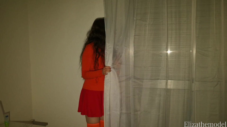 ElizaTheModel: Fantasma roba la ropa de Velma