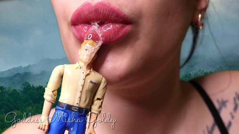 Goddess Misha Goldy: 我的嘴唇 - 对于娇小的人类来说，是一扇地狱的大门！吞噬恋物癖