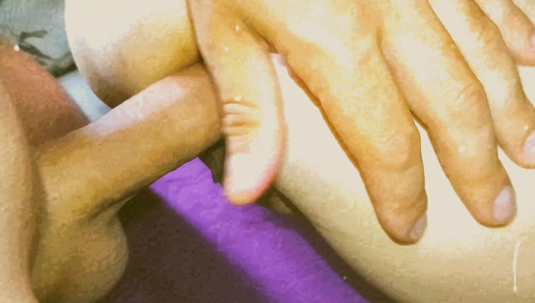 Hotlia: Minha esposa tem um estúdio pornô