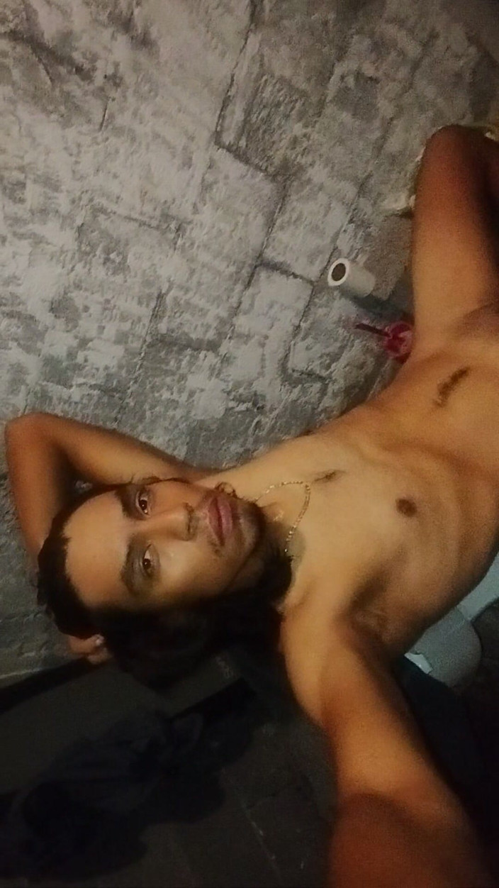 AlexAlejandro13: Ett monster i badrummet