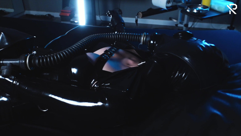 Rubber pervs: wytrysk, zanim skończy ci się powietrze