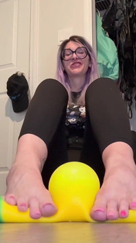 Una elastica banana squish taglia 26 piedi