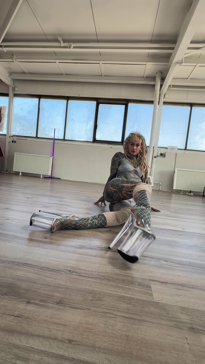 Anuskatzz: Do You Like My Dance for You? Follow Me for...