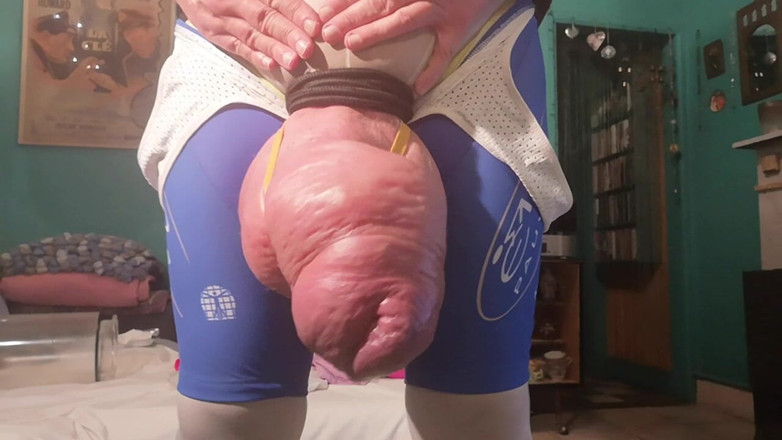 Monster_Meat_: Cockzillaは生きて蹴っている